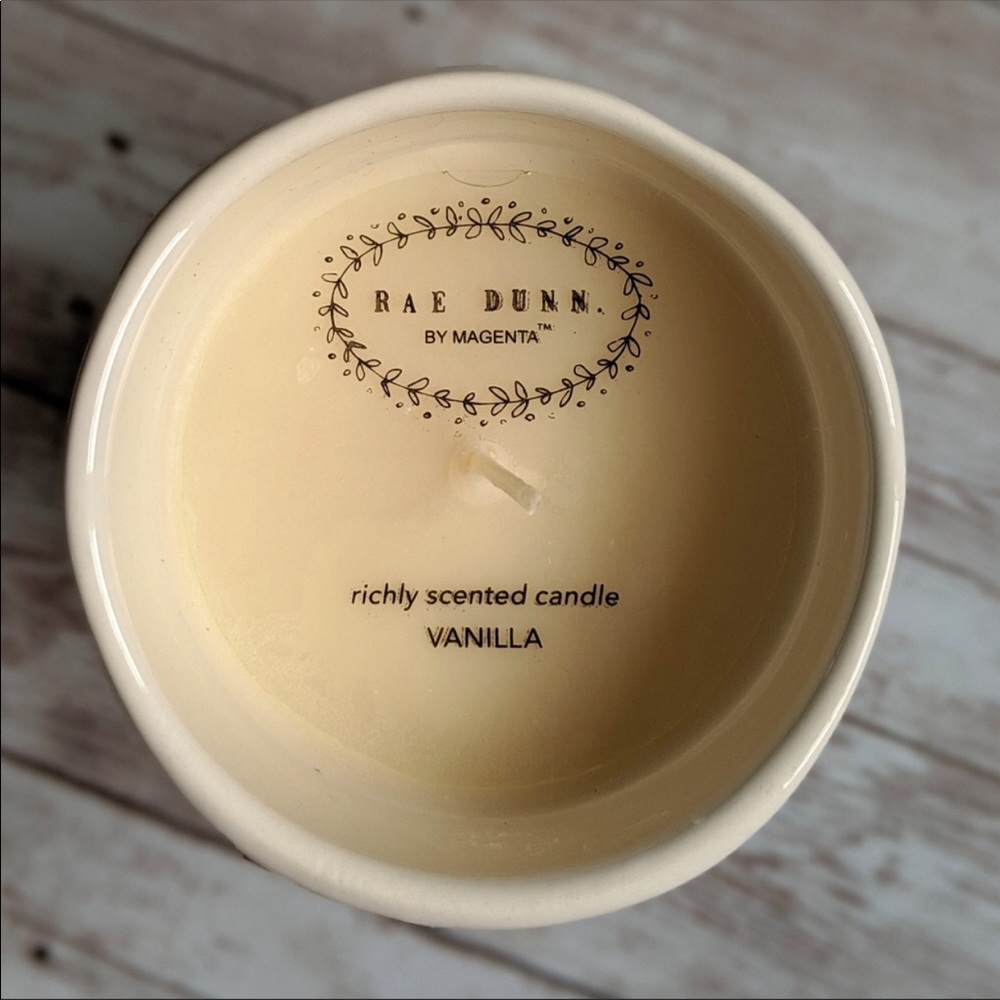 Vanilla candle - Rae Dunn Home 11.4 oz - Picture 3 of 3